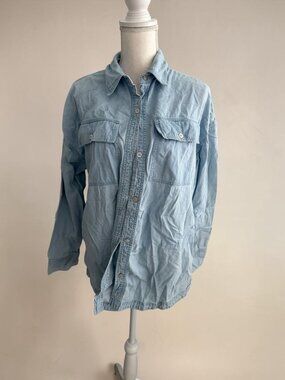 BEACH RIOT Denim Button Down Shirt Size Medium
